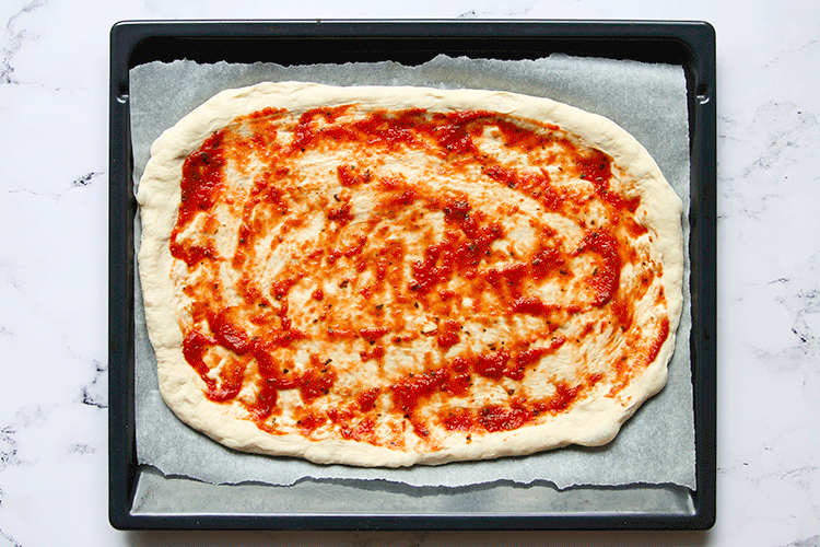 gif with steps of making pizza