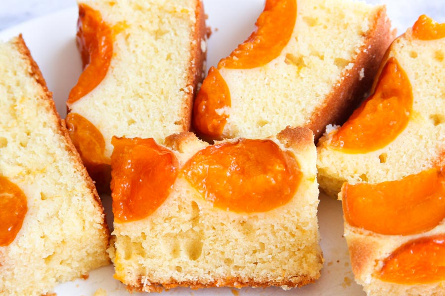 Apricot cake slices