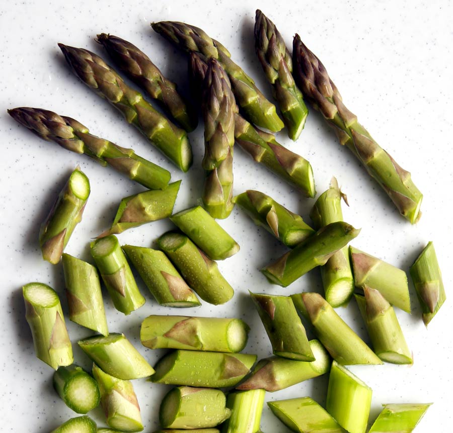 cut asparagus spears
