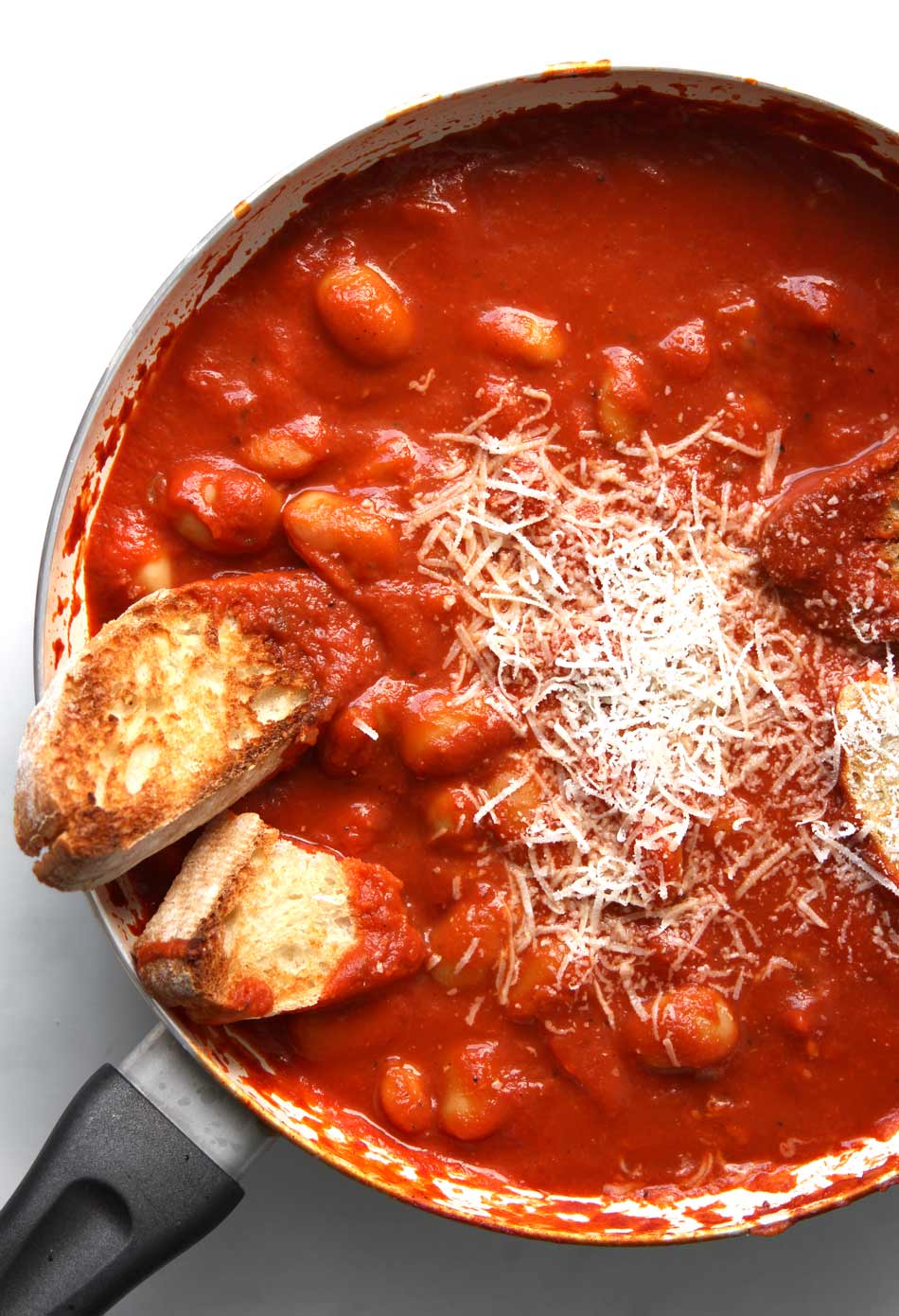 beans in tomato sauce with bread