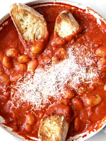 beans in tomato sauce
