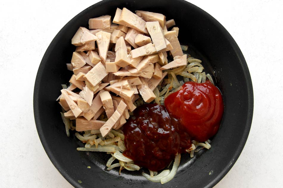 Pulled Jackfruit ingredients in pan