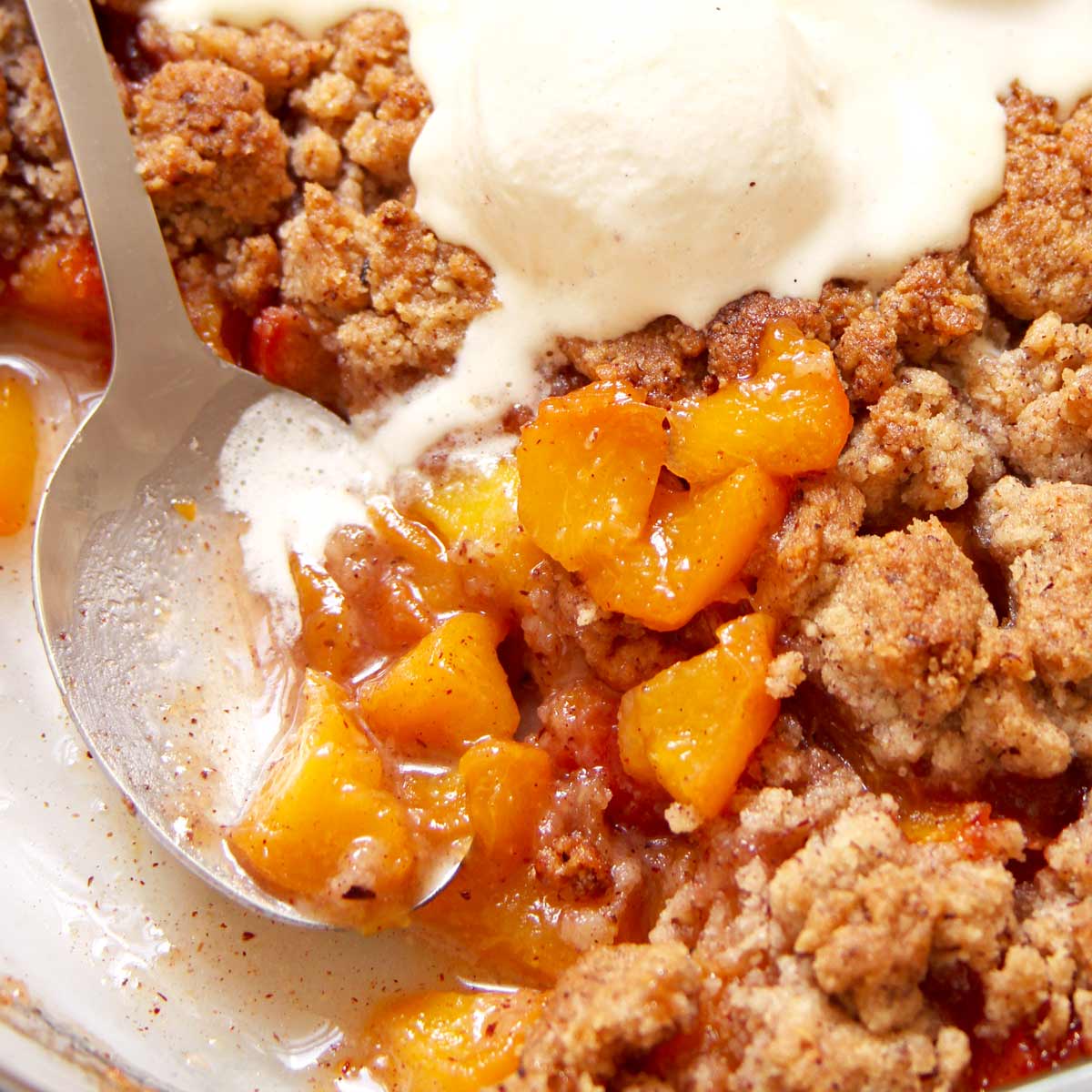 peach crumble with vanilla ice cream