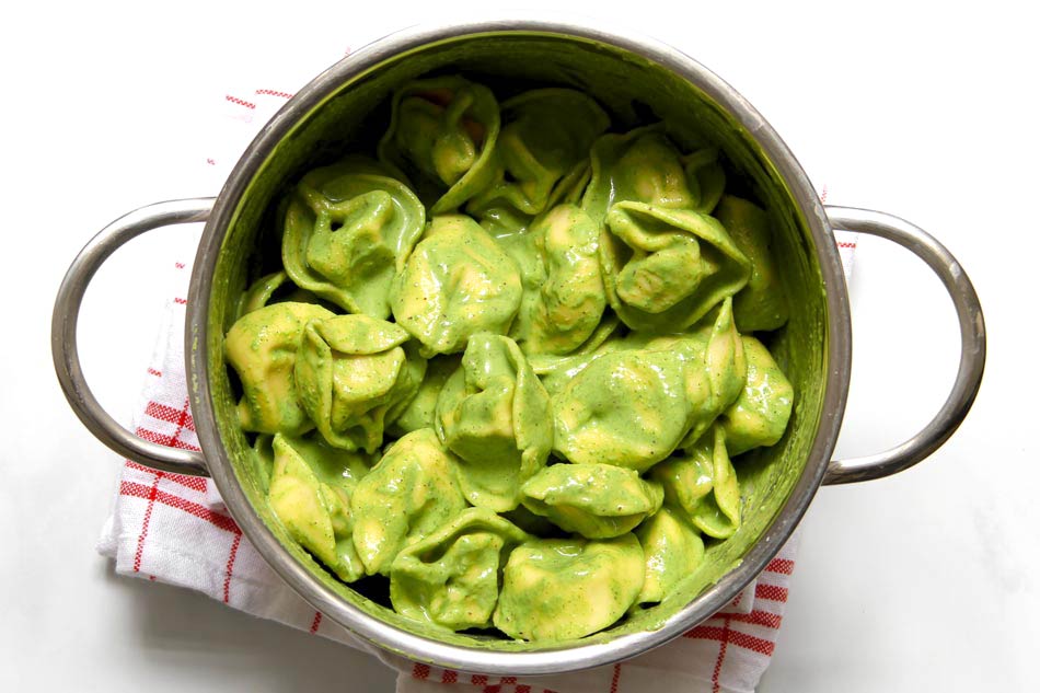 tortellini with green pasta sauce